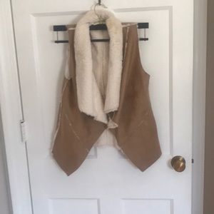 Gianni Bini FAUX suede vest with pockets. XS